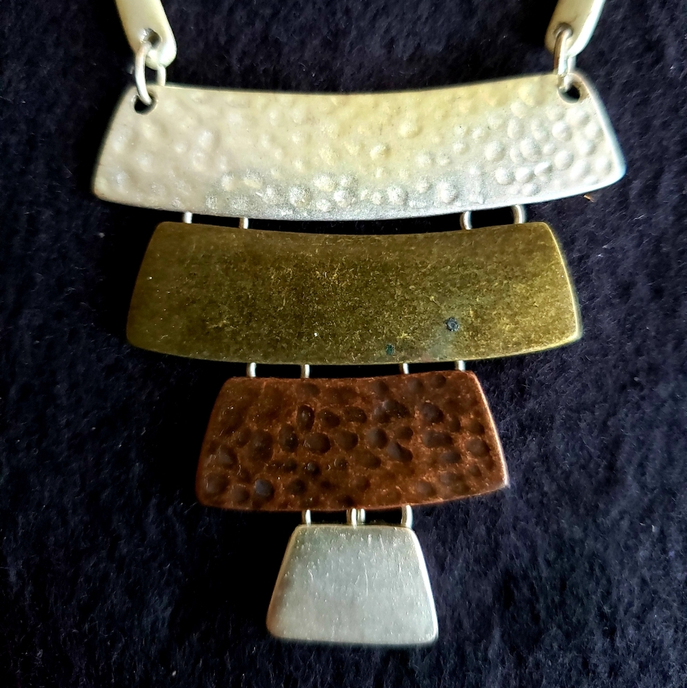 Multi color metal necklace